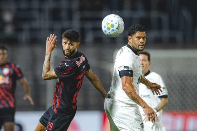 Bragantino bate Atlético-MG e mantém 100% no Brasileirão