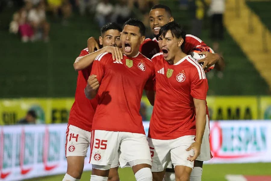 Inter quebra tabu histórico, goleia o Ypiranga e encaminha vaga na final