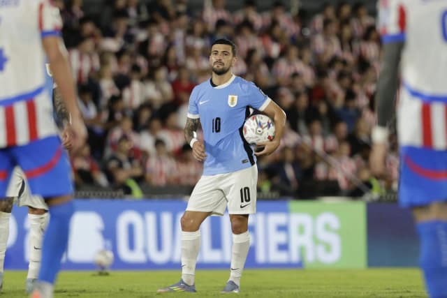 Arrascaeta diz sofrer no Uruguai: ‘Me encaixo mais na seleção brasileira’