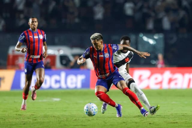 Bahia segura pressão, bate Vasco e mantém invencibilidade