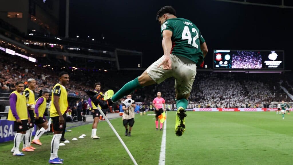 Memphis perde pênalti, Flaco decide e Palmeiras vence na Arena