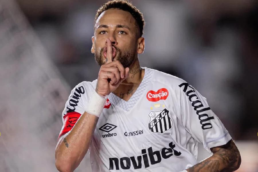 Neymar entra no top-10 dos maiores artilheiros da história do Santos