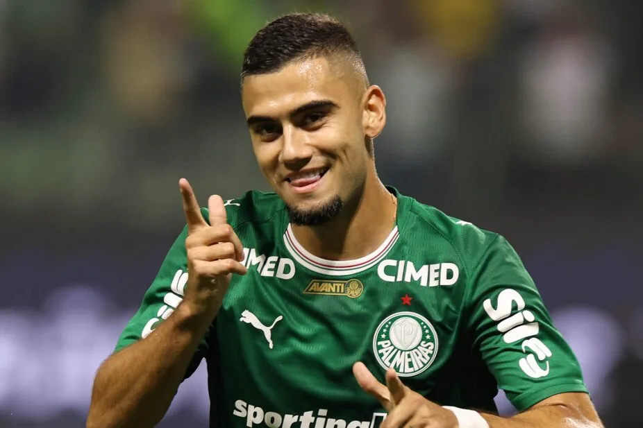 Palmeiras vence Botafogo, assume liderança e afunda rival no Z4