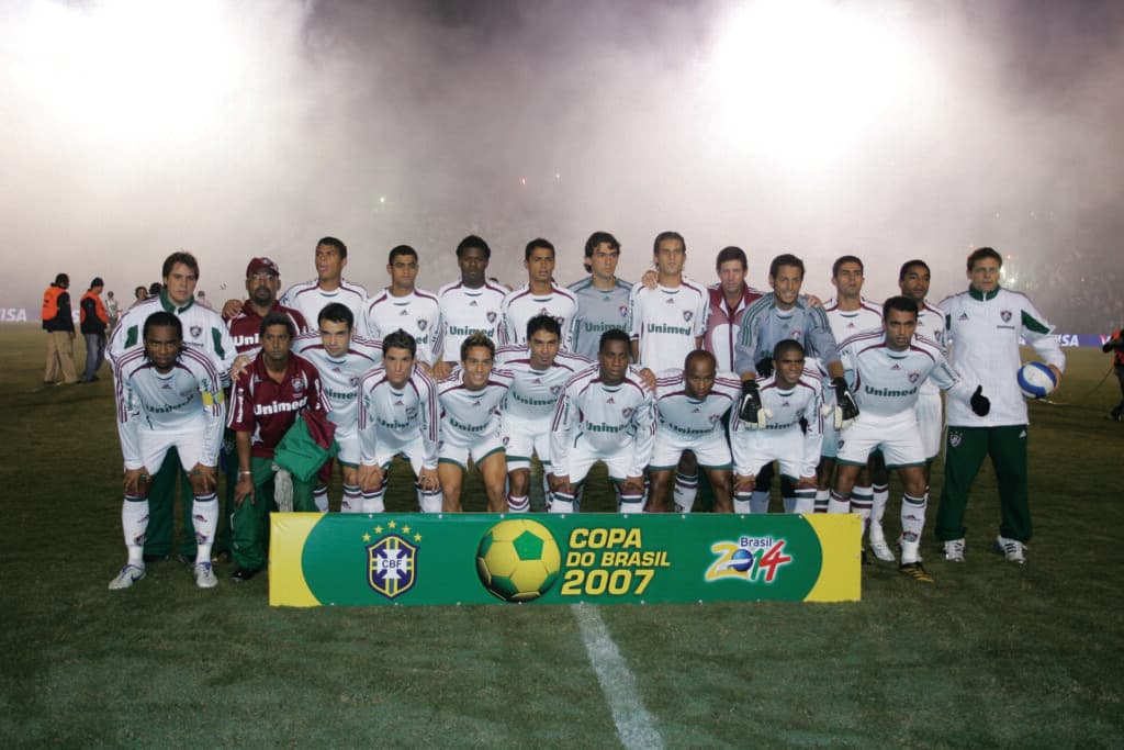 Time posado do Fluminense, campeão da Copa do Brasil, jogo contra o Figueirense, no Estádio Orlando Scarpelli. Em pé: Thiago Silva, Romeu, Anderson, Cícero, Ricardo Berna, Rafael Moura, Fernando Henrique, Carlinhos e Roger. Agachados: Carlos Alberto, David, Thiago Neves, Lenny, Alex Dias, Arouca, Fabinho, Júnior Césr e Adriano Magrão - Eduardo Monteiro/PLACAR