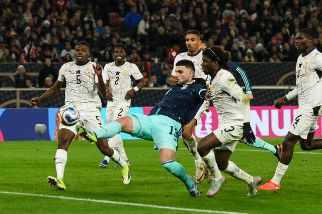 Undav brilha no fim, Alemanha supera retranca de Gana e vence amistoso