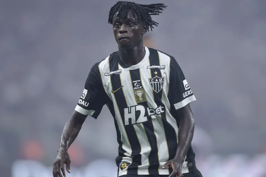 Atlético-MG oficializa ampliação de contrato de Cissé até 2030