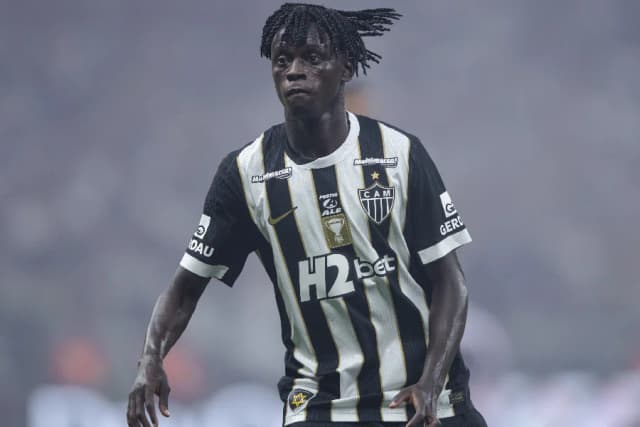 Atlético-MG oficializa ampliação de contrato de Cissé até 2030