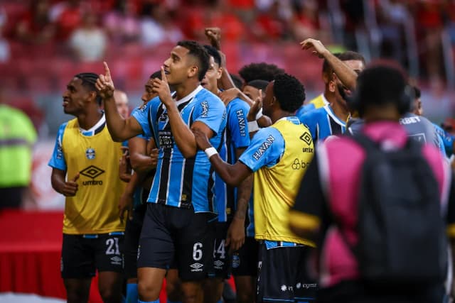 Grêmio administra vantagem, empata no Beira-Rio e fatura 44º Gauchão