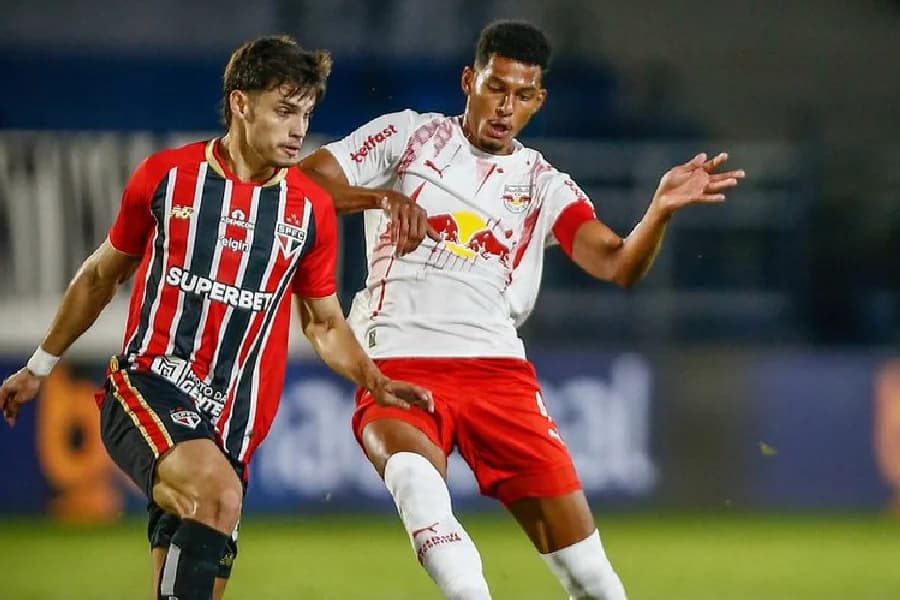 São Paulo vira sobre o Bragantino e mantém liderança