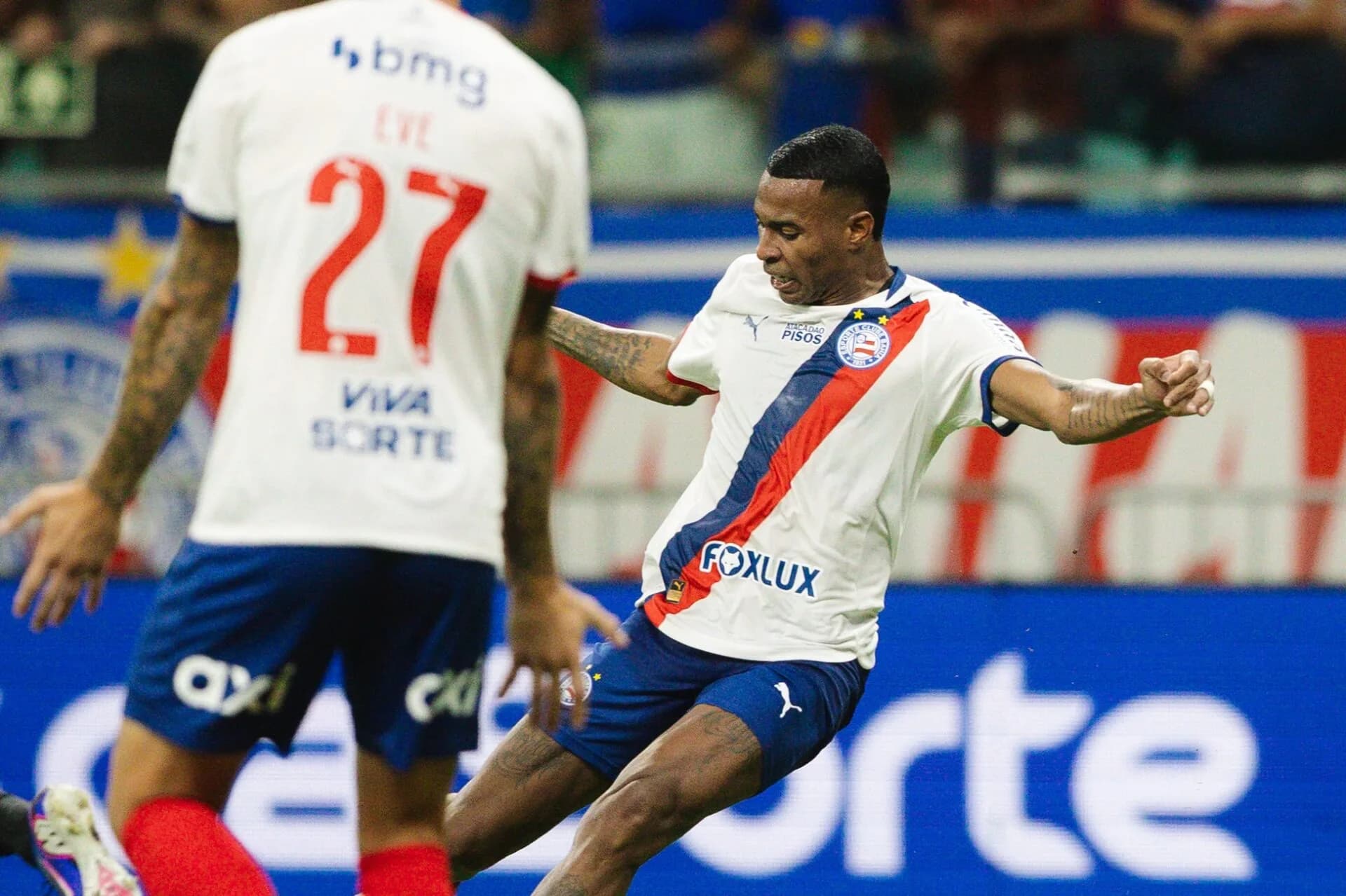 Bahia joga bem, bate RB Bragantino e entra na briga por liderança