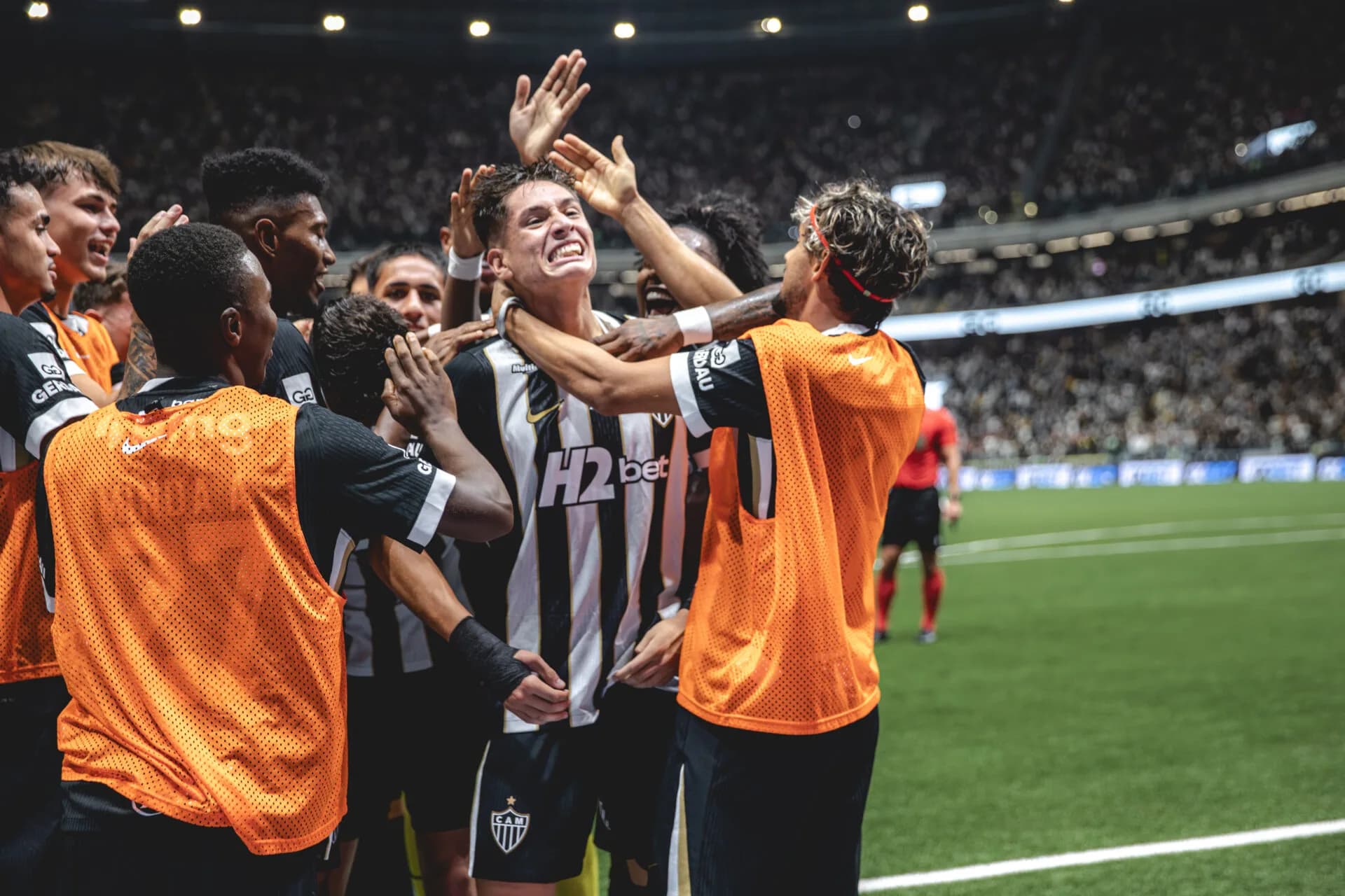 Atlético vence e tira São Paulo da liderança do Brasileiro