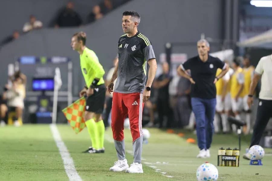 Pezzolano explica mudanças do Inter na vitória contra o Santos