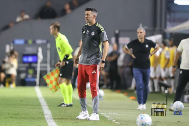 Pezzolano explica mudanças do Inter na vitória contra o Santos