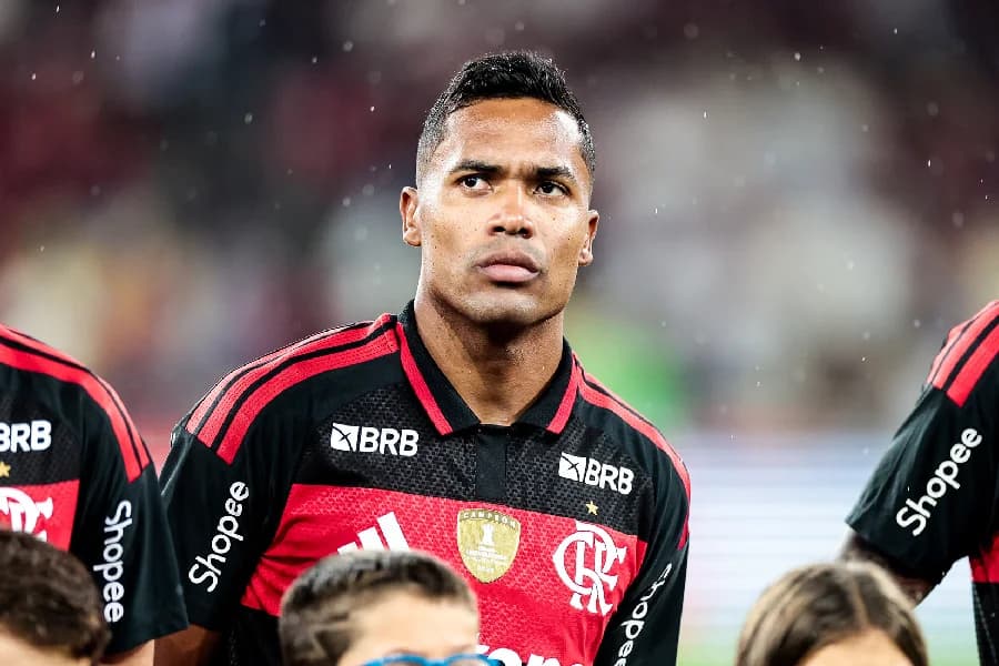Lesão de Alex Sandro é considerada leve; veja quando o lateral volta