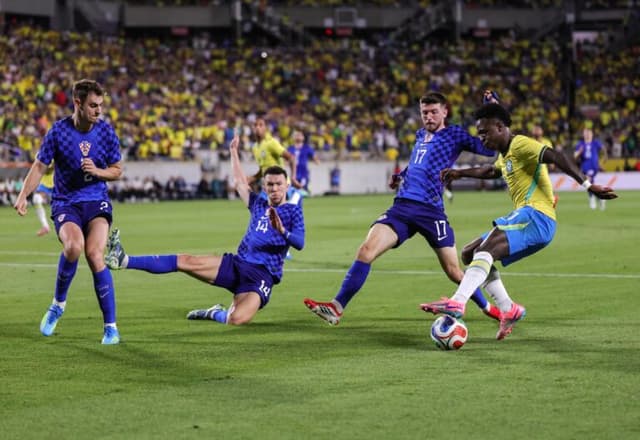 Brasil vence Croácia com gols no fim em último teste antes da convocação