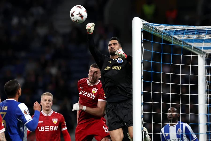 Com paredão Diogo Costa, Porto bate Stuttgart e avança na Europa League
