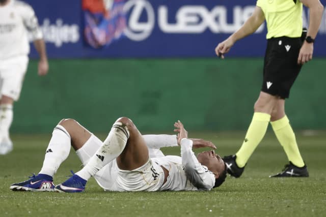 Mbappé busca ‘médico dos milagres’ para não perder Copa do Mundo