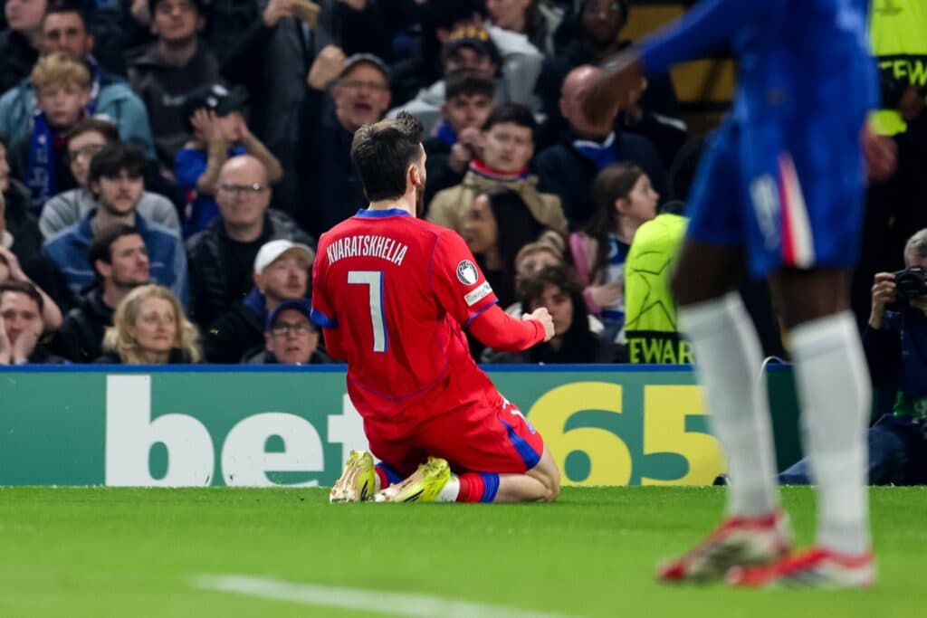 PSG castiga erros do Chelsea e constrói agregado histórico