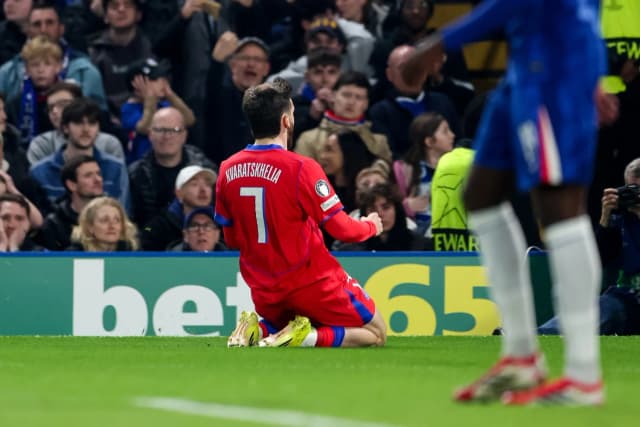 PSG castiga erros do Chelsea e constrói agregado histórico