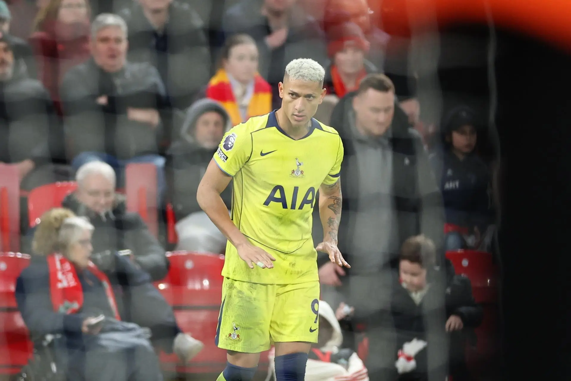 Richarlison marca no fim e Tottenham arranca empate com Liverpool