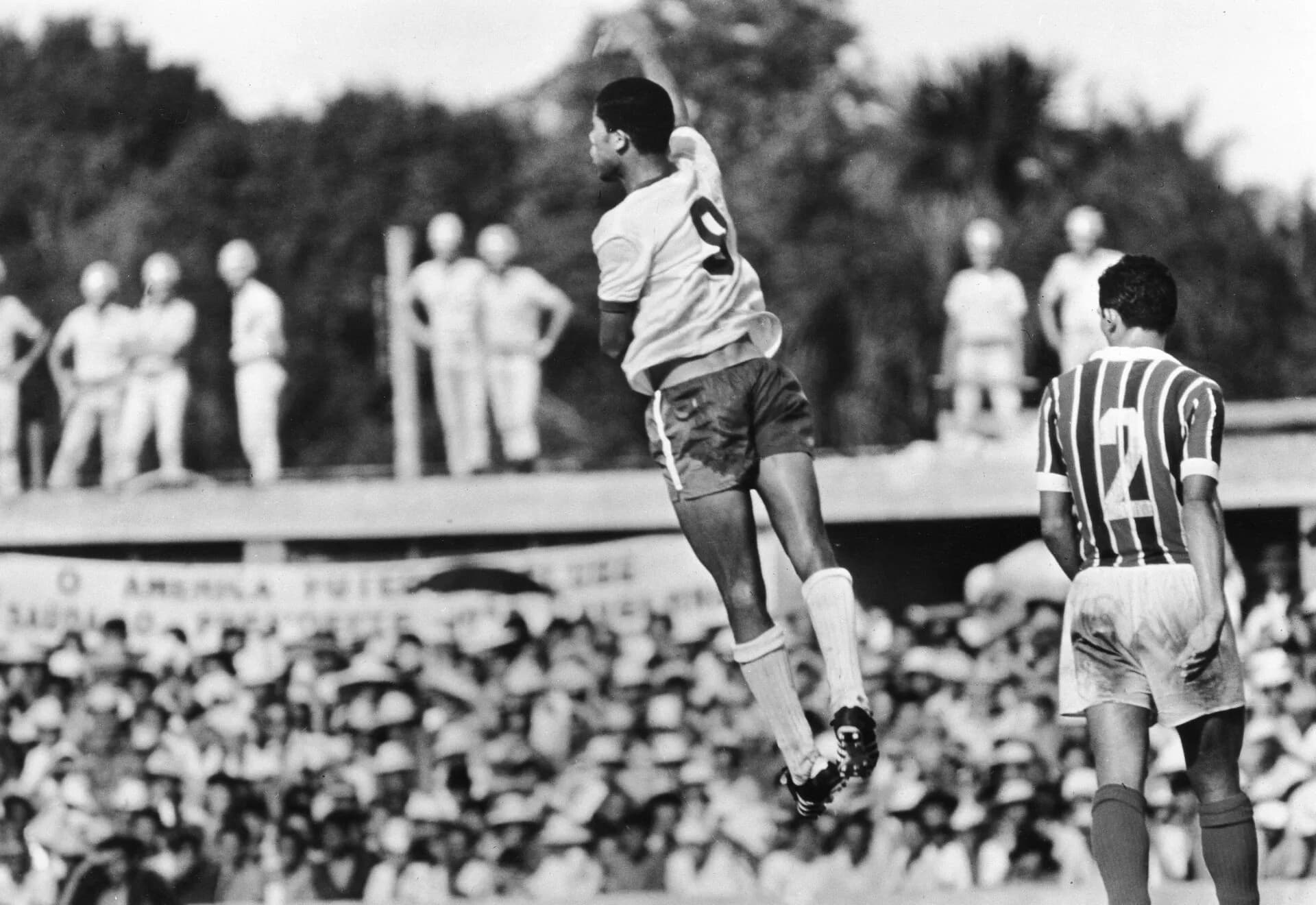 Dadá Maravilha comemorando gol em 1981 (Lemyr Martins/PLACAR)