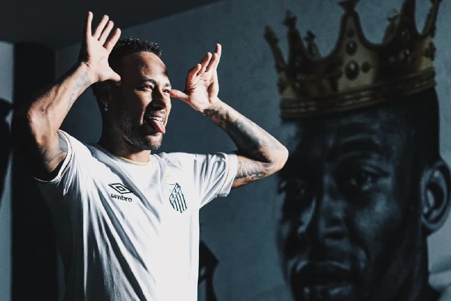 Santos lança nova camisa e mistura tradição com brasilidade; veja fotos