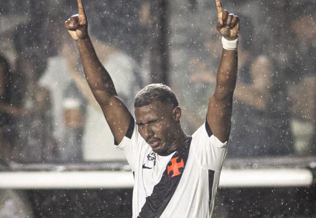 Em estreia de Renato, Vasco vence Palmeiras e sai do Z-4