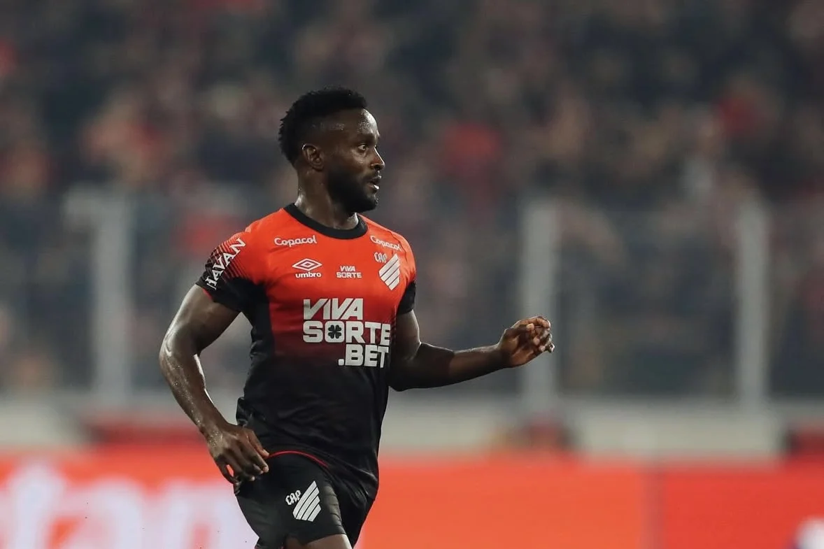 Athletico-PR tem início avassalador, vence o Cruzeiro e agrava crise celeste