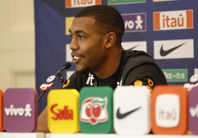 Rayan ‘explica’ estilo de jogo em primeira coletiva na seleção