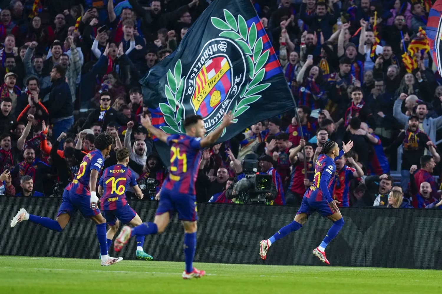 Raphinha brilha, Barcelona atropela Newcastle por 7 a 2 e avança