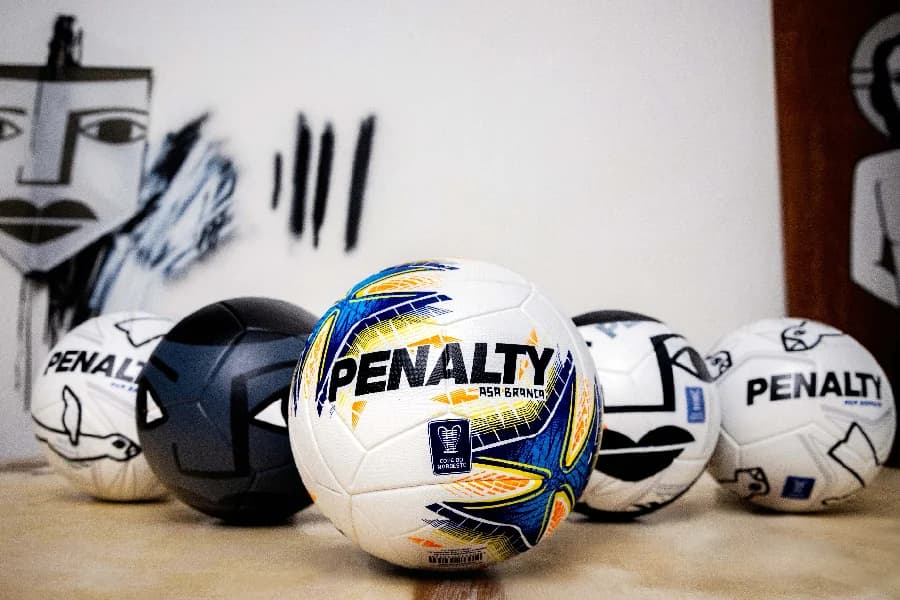 Asa Branca: bola da Copa do Nordeste exalta identidade cultural da região