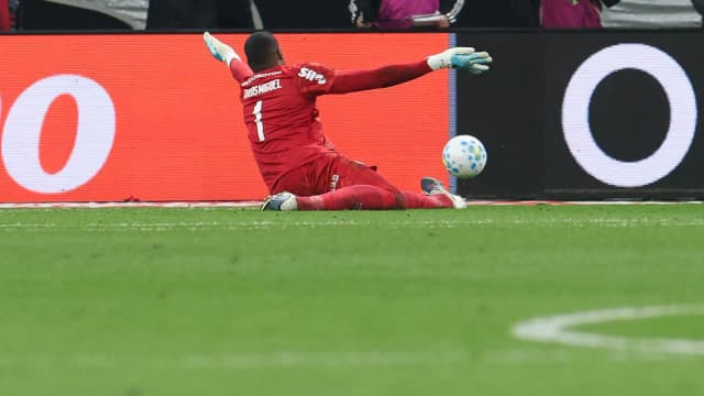 Corinthians promete punição a torcedor por racismo contra Carlos Miguel