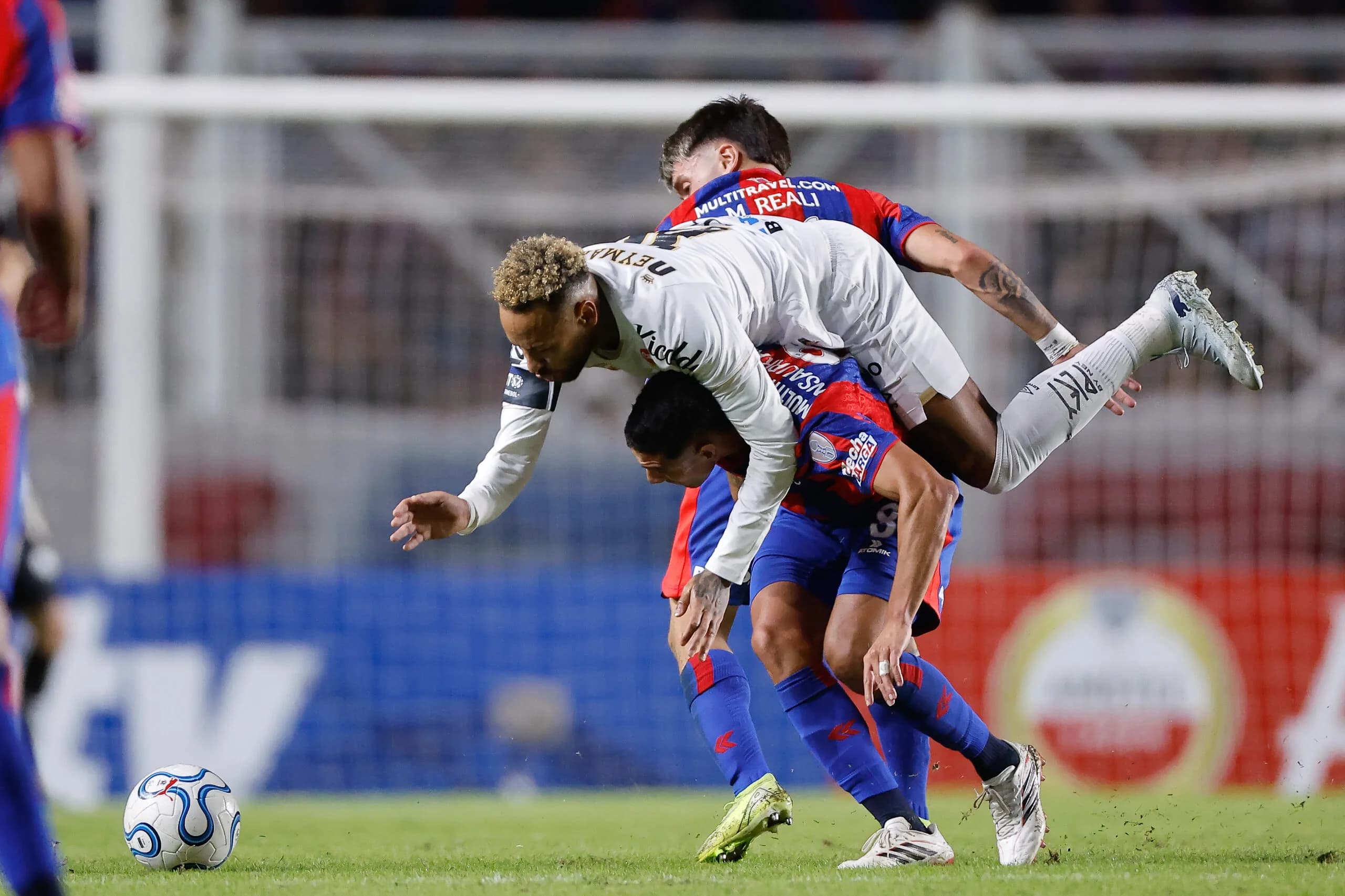 Santos só empata com San Lorenzo e segue na lanterna