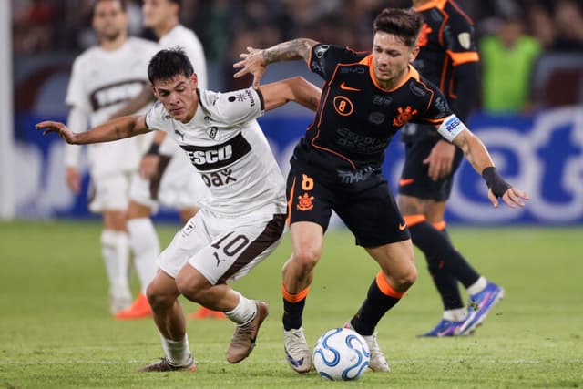 Corinthians ganha prazo para pagar dívida de Rodrigo Garro