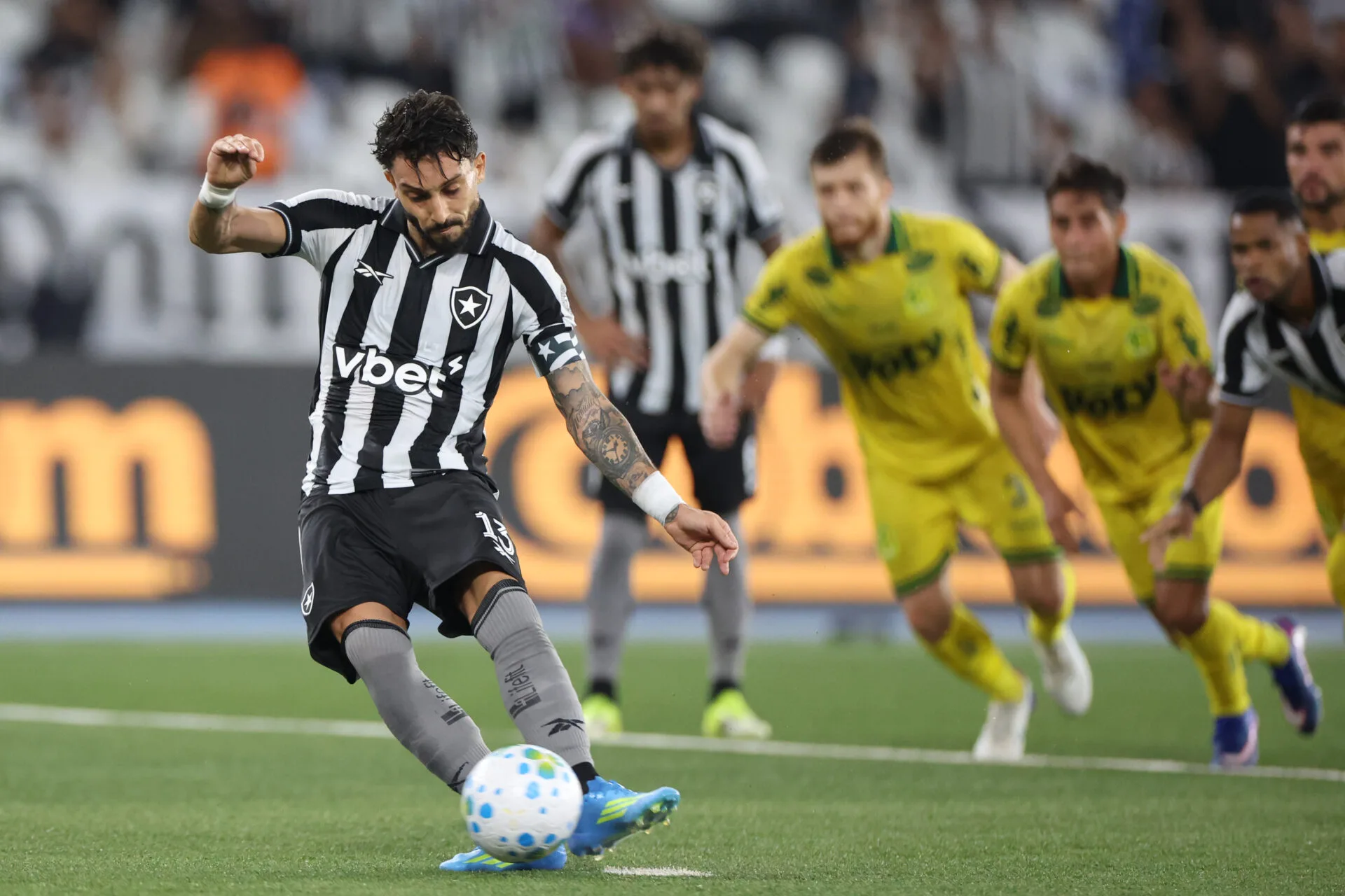 Botafogo supera Mirassol em jogo dramático e deixa o Z-4