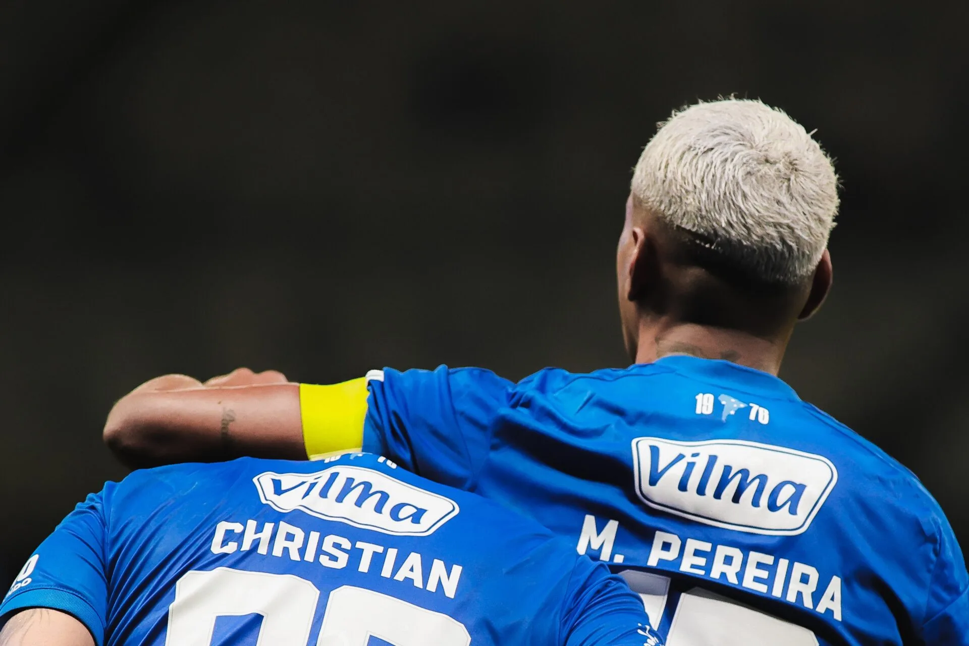 Cruzeiro brilha e amassa o Vitória em estreia de Artur Jorge