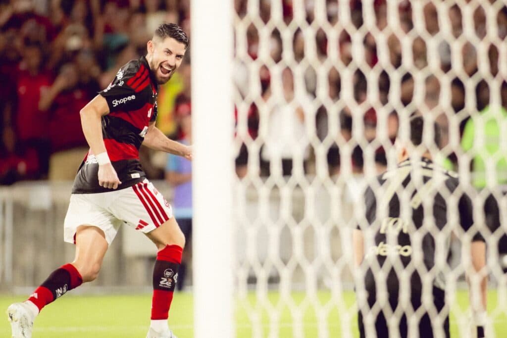 Flamengo vira sobre o Santos e vence bem no Maracanã