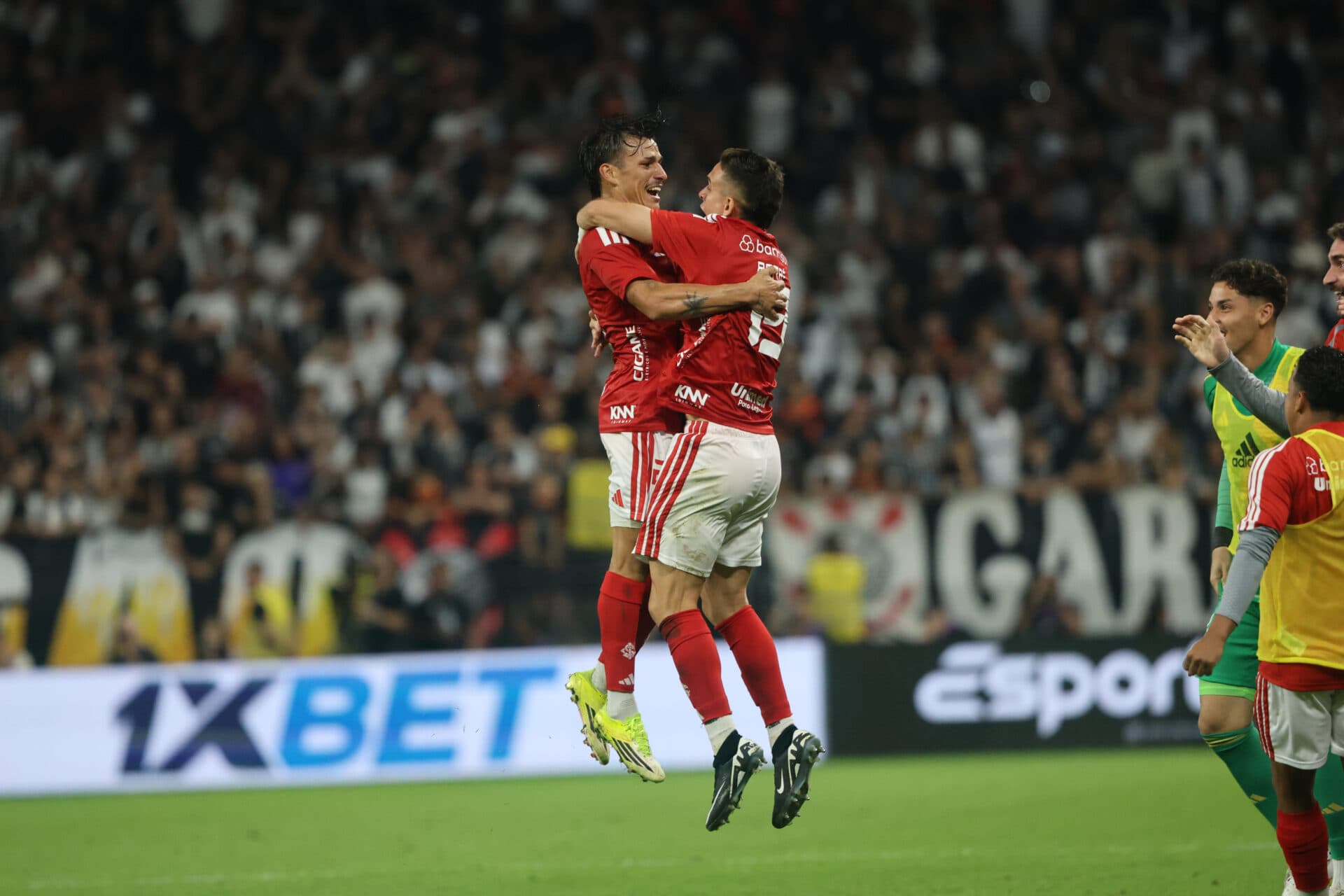 Inter vence na Neo Química Arena e piora crise no Corinthians