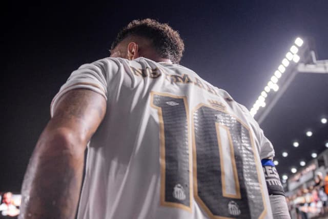 Torcedor manda recado a Neymar: “Respeita a torcida”