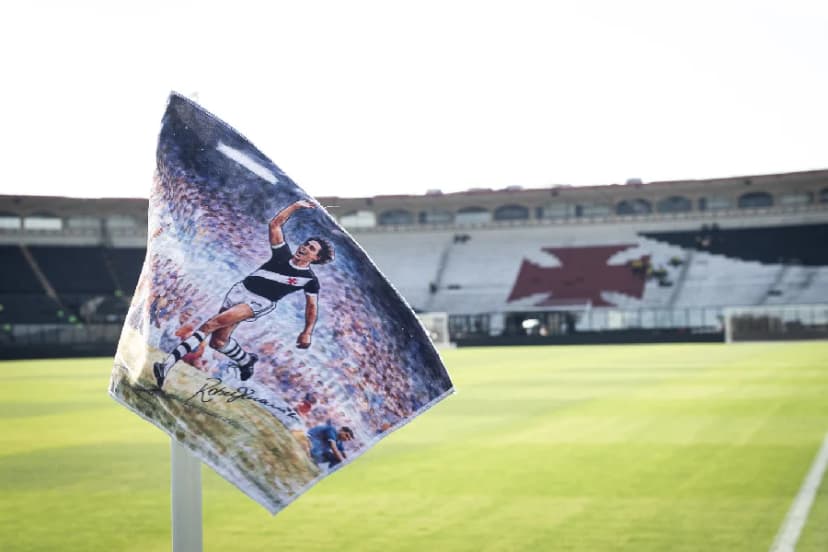 Roberto Dinamite recebe homenagem nas bandeiras de escanteio em São Januário - Divulgação/Vasco