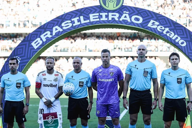 Torcida do Santos protesta após nova derrota: ‘Fora todo mundo’