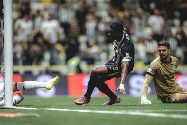 Atlético vence Ceará em ida de duelo da Copa do Brasil