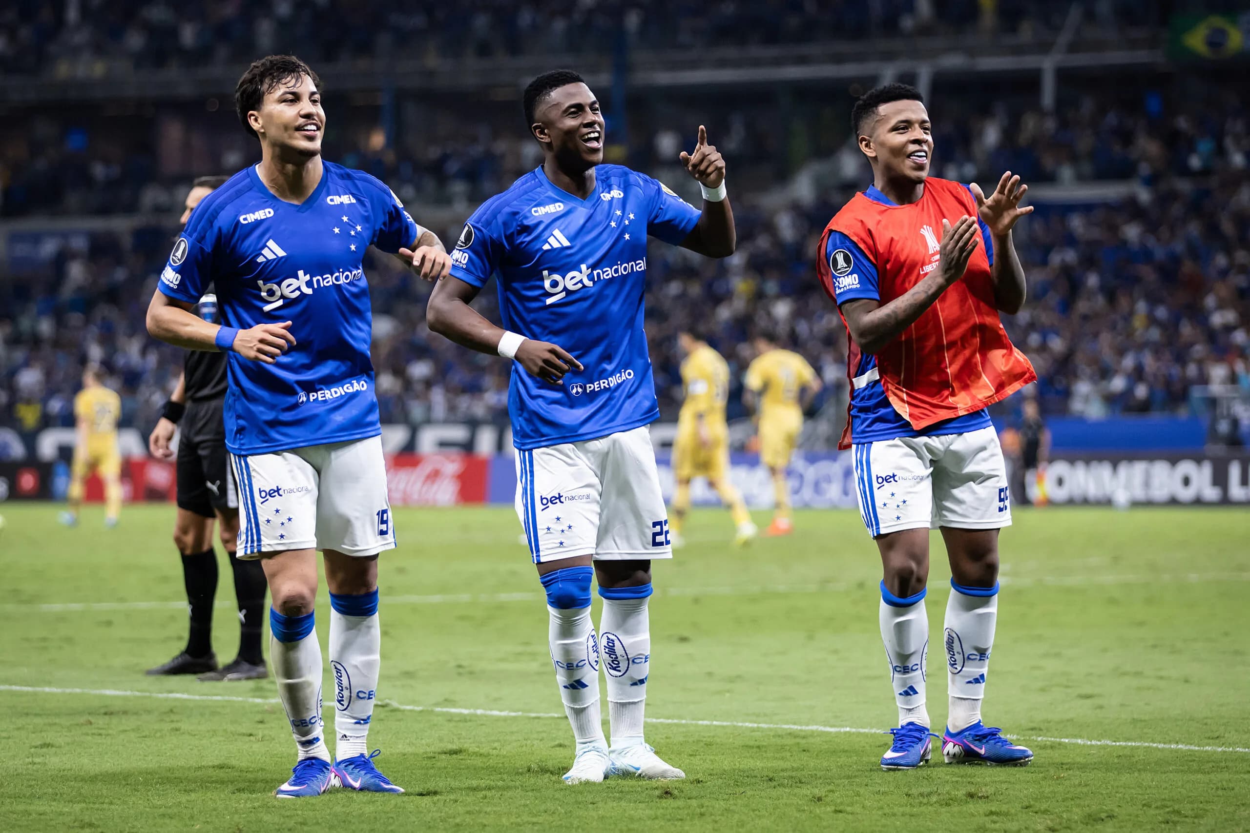 Em jogo quente, Cruzeiro supera catimba do Boca e vence na Libertadores