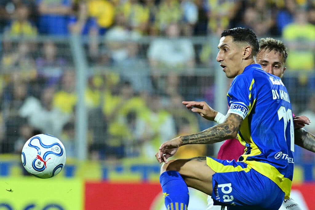 Di María disputa bola em Rosario Central x Del Valle - EFE/ Sebastián Granata