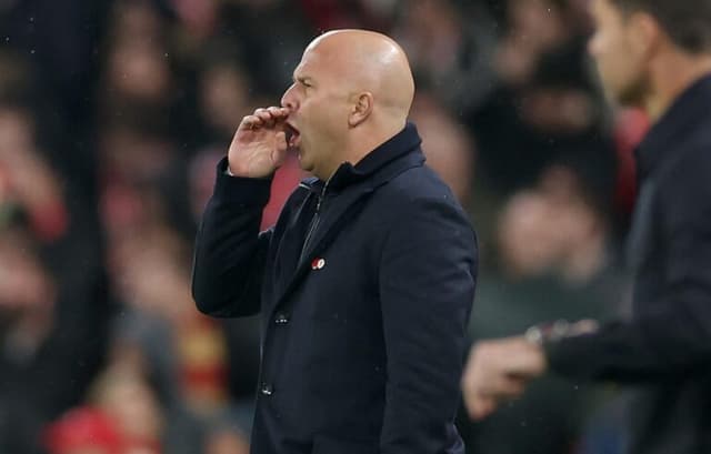 Slot: Liverpool precisa ser ‘especial’ para virar contra o PSG