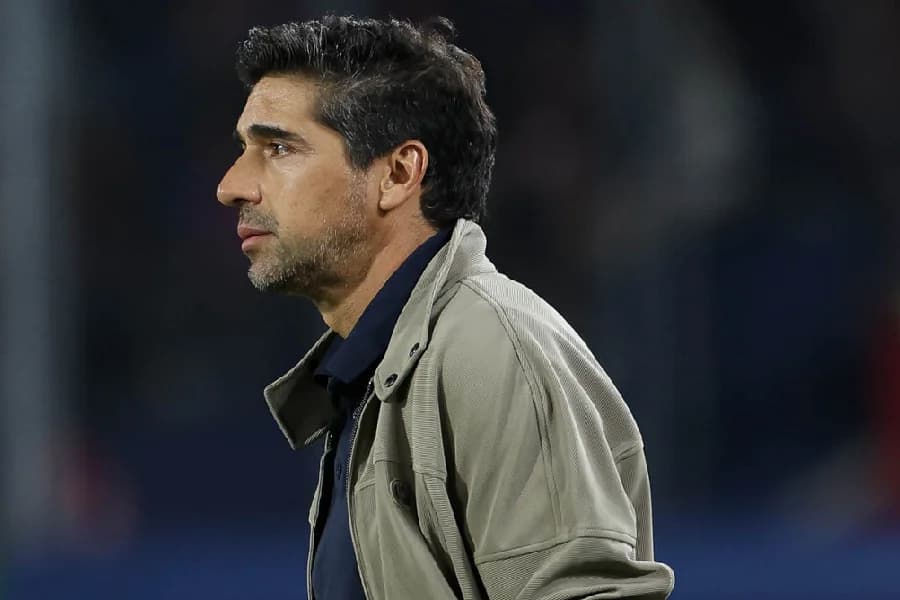 Cerro diminui largura do gramado e Abel dispara: ‘Em que século estamos?’