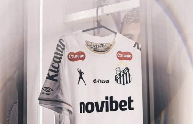 Santos anuncia parceria para estampar marca Pelé na camisa