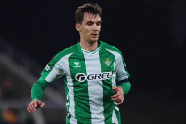 Diego Llorente sofre lesão e desfalca o Betis contra o Girona