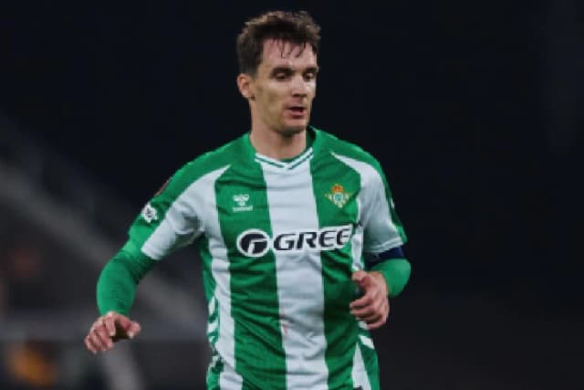 Diego Llorente sofre lesão e desfalca o Betis contra o Girona