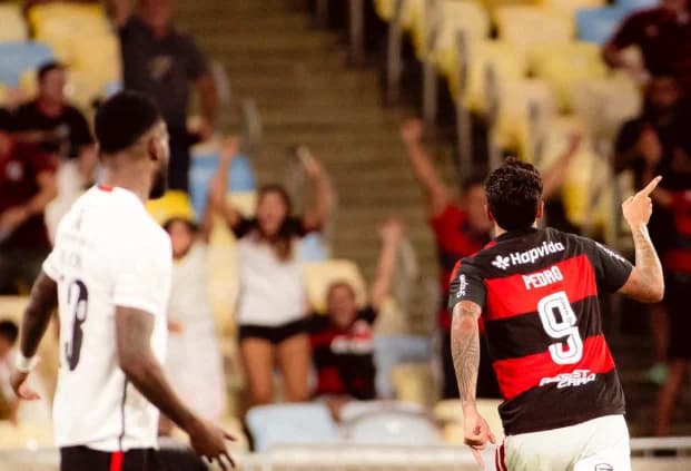 Pedro decide, e Flamengo faz 2 a 1 no Vitória